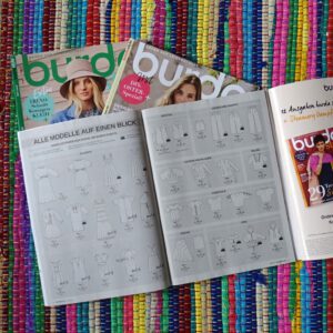 Burdastyle Magazine mit der aufgeschlagenen Seite einer Schnittübersicht